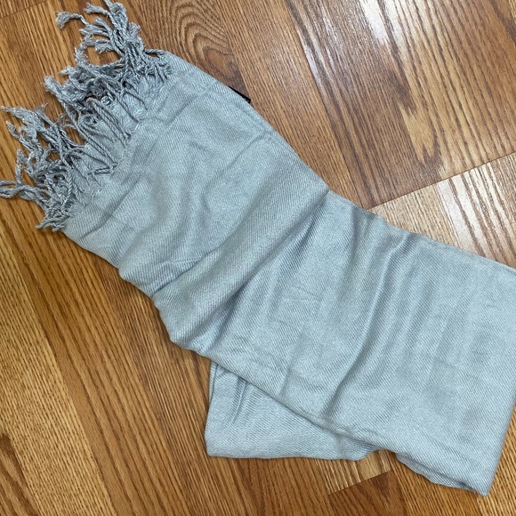 Silver Scarf / Pashmina - Picture 1 of 2